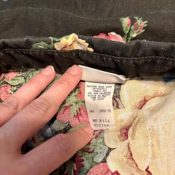 Sun River Button Up Blouse Women's Medium Black Whimsigoth Red Yellow Blue Roses - Picture 11 of 11